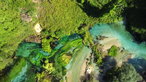 Birds-eye-view-drone-shot-of-the-Blue-Eye-in-Albania---drone-is-descending,-showing-its-beautiful-color-and-the-clear-water