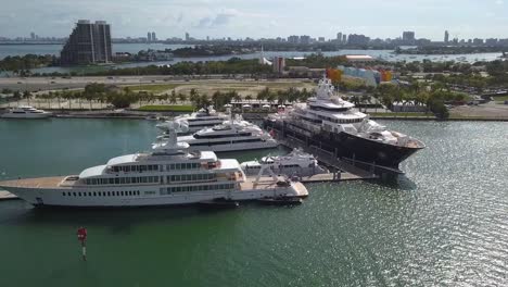Aerial-view-around-large,-luxury-yachts,-in-sunny-Miami,-USA---circling,-drone-shot