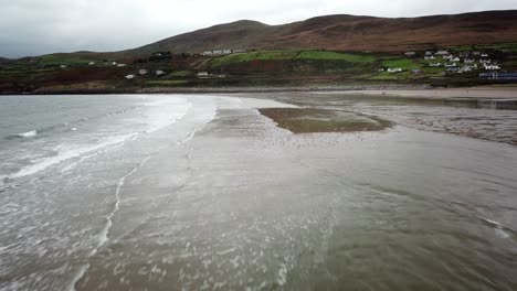 View-of-an-Irish-beach-with-mountains-behind