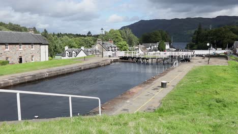 Caledonian-Canal,-Fort-Augustus,-Loch-Ness