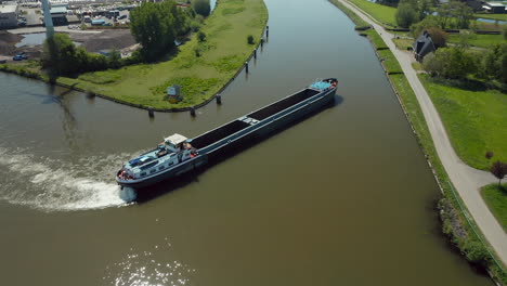 Long-Wooden-Barge-Sailing-Through-The-Narrow-Canal-In-Zuidelijk-Halfrond-Province,-South-Holland,-Netherlands