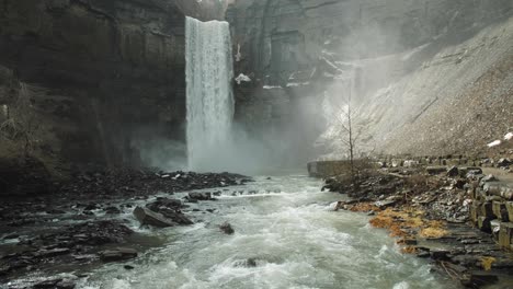 Wunderschöne-Taughannock-Falls-Im-Bundesstaat-New-York-4k