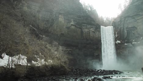 Hermosas-Cataratas-Taughannock-Cerca-De-Ithaca,-Nueva-York-4k