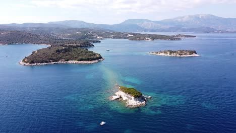 Islas-Meganisi-Y-Arrecifes-De-Coral-Cerca-De-Nidri,-Lefkada,-Grecia---Antena