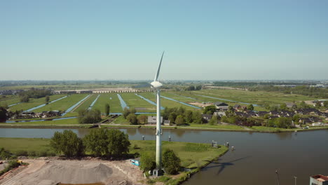 Eine-Aufrechte,-Umweltfreundliche-Windmühlenstruktur-In-Der-Provinz-Nieuwe-Gouwe-O