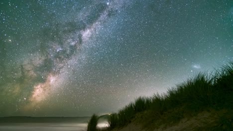 Time-lapse-of-stars-and-the-milky-way-over-Pambula-Beach,-NSW,-Australia