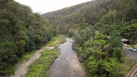 FPV-aerial-flight-down-the-Thompson-river-in-Gippsland,-Victoria
