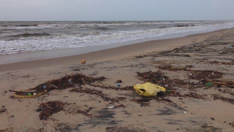 Müll-An-Einem-Karibischen-Strand