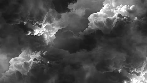 Una-Tormenta-Dentro-De-Las-Espesas-Nubes
