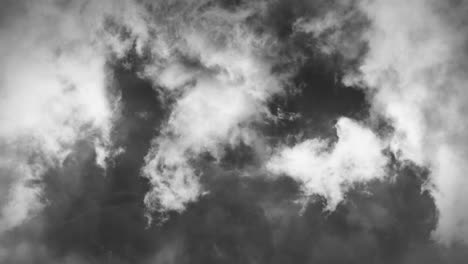 Nubes-Oscuras-En-El-Cielo-Oscuro-Con-Un-Relámpago-4k