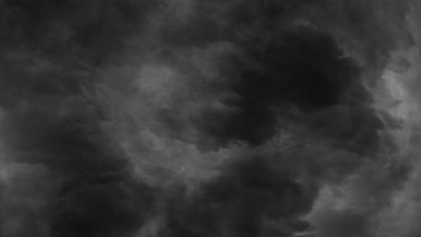 Pov-Fliegt-Durch-Schwere-Gewitterwolken-4k