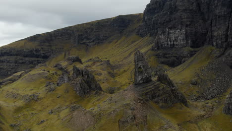 Landschaft-Rund-Um-Den-Alten-Mann-Von-Storr-Und-Die-Storr-Klippen,-Isle-Of-Skye,-Schottland,-Vereinigtes-Königreich