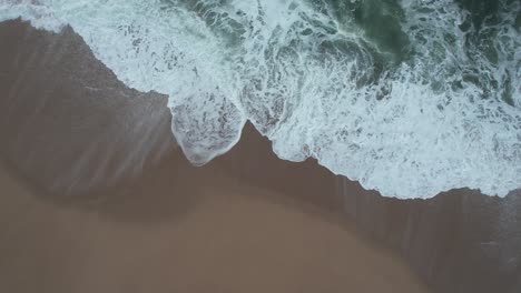 Top-Down-Waves-and-Beach-4K