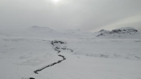 Cascada-De-Svodufoss-Durante-El-Invierno-En-La-Península-De-Snæfellsnes