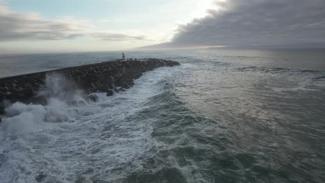 Big-stormy-waves-breaking-against-Northern-Pier