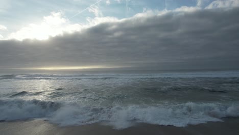 Strong-Ocean-Waves-Crashing-on-the-Beach