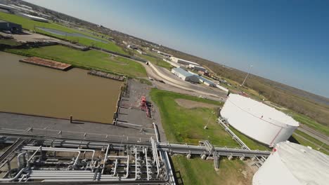 Almacenamiento-De-Petróleo-Cerca-De-Los-Pantanos-En-Louisiana