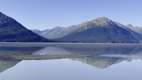 Panorama-of-mountains-and-reflection-along-Turnagain-Arm-in-Alaska