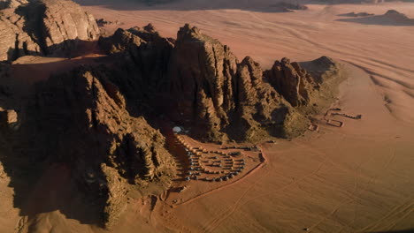 Desert-Camp-With-Luxury-Glamping-At-Memories-Aicha-Luxury-Camp-In-Wadi-Rum,-Jordan