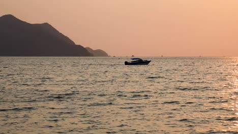 Speed-Boat-Traveling-Along-the-Ocean-Horizon-with-Pink-Sunset-in-Bangsaray-near-Pattaya,-Thailand