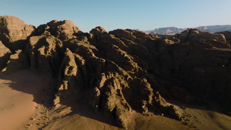 Die-Massiven-Granitberge-In-Der-Wüste-Wadi-Rum-In-Jordanien