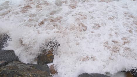 Water-hitting-the-rocks-hello-in-Super-Slow-Motion