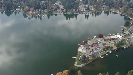 Aerial-Revealed-Lakewood-Neighborhoods-With-Mirror-Reflection-In-Pierce-County,-Washington,-United-States