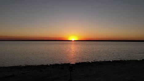 Kameraansicht-Des-Sonnenuntergangs-über-Aransas-Pass-In-Texas