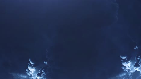 Tormenta,-Un-Relámpago-Que-Brilla-Dentro-De-La-Nube-Azul-Oscuro