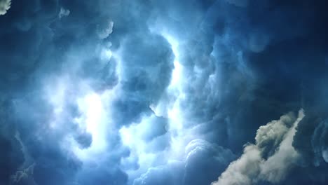 Gewitter,-Blitze-In-Cumulonimbus-Wolken
