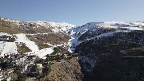 Aerial-riser-reveals-largest-ski-slope-in-Spain