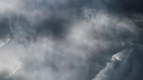 4k-Gewitter-Und-Dunkle-Wolken-Mit-Blattbeleuchtung