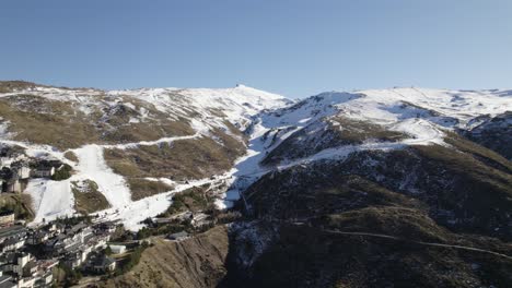 Empinadas-Laderas-Cubiertas-De-Nieve-De-La-Estación-De-Esquí-De-Sierra-Nevada,-Granada,-España