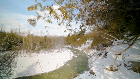 Schöner-Flussaussichtspunkt-An-Einem-Sonnigen-Wintertag,-Rouge-Valley-Park-Toronto
