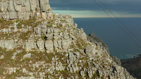 India-Venster-Mountain-Trail-At-Table-Mountain-Nature-Reserve-With-Lion's-Head-Mountain-Backdrop-In-Cape-Town,-South-Africa