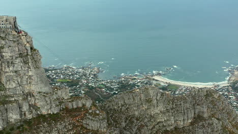 Table-Mountain-Aerial-Cableway-With-Scenic-View-Of-Camps-Bay-City,-Beach,-And-Sea-In-South-Africa