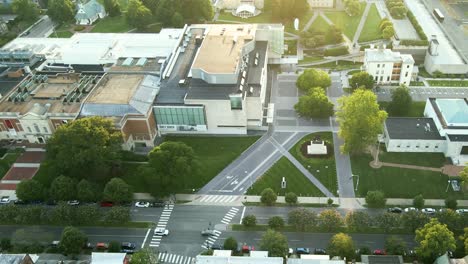 High-level-View-of-Virginia-Museum-of-Fine-Arts---Richmond,-Virginia-|-Aerial-View-Panning-Up-|-Summer-2021