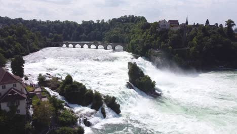 Rhine-Falls-De-La-Cascada-Más-Grande-De-Europa