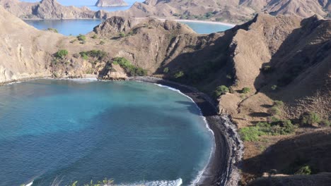 Beautiful-shore-view-with-wave-from-top-of-Padar-island-in-Komodo-islands,-Flores,-Indonesia
