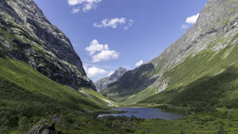 Wild-beautiful-timelapse-of-Norwegian-nature-valley-at-summer,-Norgangsdalen