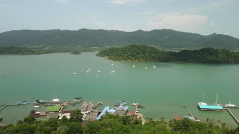 Aerial-drone-ascending-shot-of-fishing-community-in-Koh-Chang,-Thailand