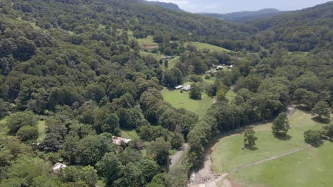 Densely-Forested-Landscape-Of-Currumbin-Valley-In-Queensland,-Australia-On-A-Sunny-Day