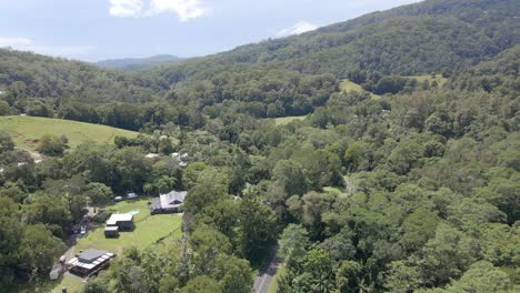 A-Rural-Area-Enclosed-With-The-Dense-Forestland-In-Currumbin-Valley,-Queensland,-Australia