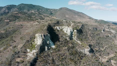 Vista-Panorámica-De-Hierve-El-Agua,-Atracción-Turística-De-Piscinas-Naturales-En-San-Lorenzo-Albarradas,-Oaxaca,-México