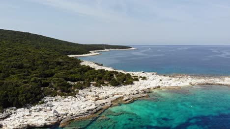 Scenic-Secluded-Pebble-Beach-Of-Paralia-Emplisi-In-Kefalonia,-Greece---aerial-shot