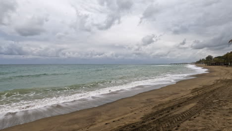 4k-Shot-of-an-empty-beach-at-Marbella,-Spain