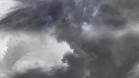 Tormentas-Eléctricas,-Nubes-De-Tormenta-Dramáticas-Rayos-Y-Relámpagos