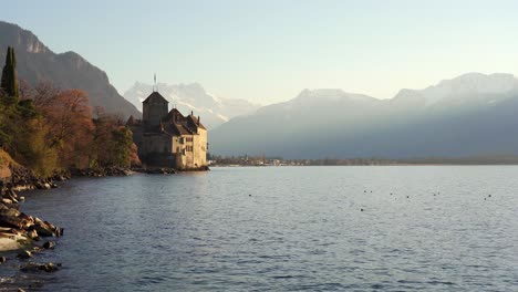 Chillon-Castle,-a-medieval-fortress-on-Lake-Geneva-in-the-alps,-Switzerland
