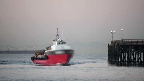 A-tugboat-coming-in-to-dock-in-the-harbor-on-a-misty-evening