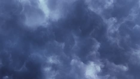 Gewitter,-Dramatischer-Himmel-Mit-Dunklen-Wolken